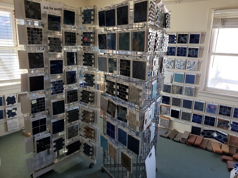 More Photos Of 8761 Amigo Ave, Northridge Warehouse For Lease