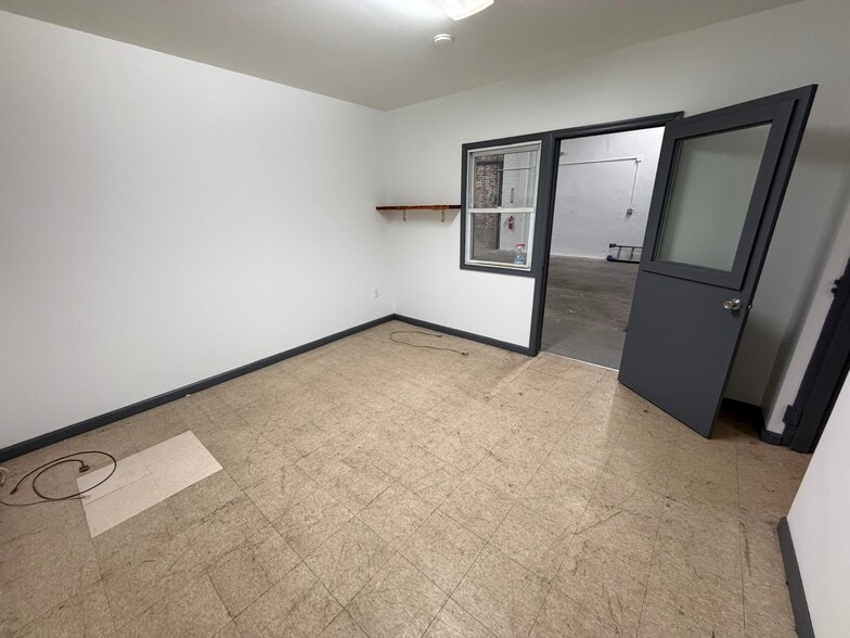 More Photos Of 4547-4549 E Thompson St, Philadelphia General Retail For Lease