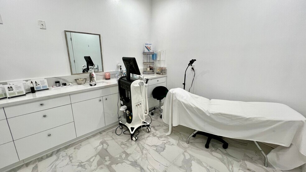 More Photos Of 12372 Garden Grove Blvd, Garden Grove Office For Sale