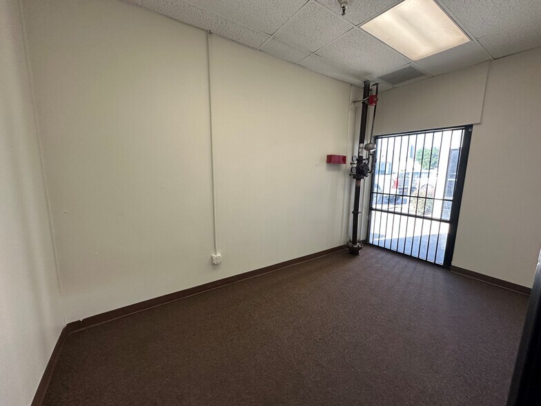 More Photos Of 425 W Century Ave, San Bernardino Warehouse For Lease