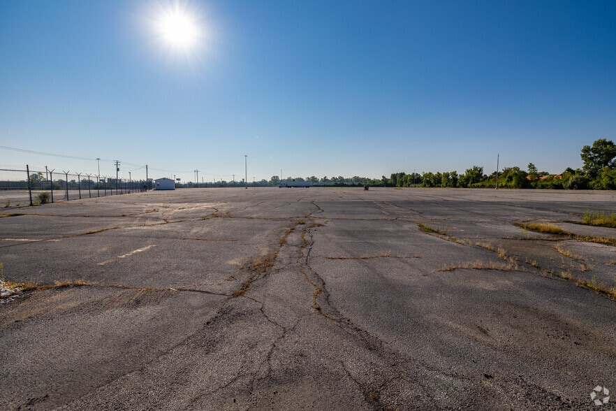 More Photos Of 4300 Church Rd, Centreville Land For Lease