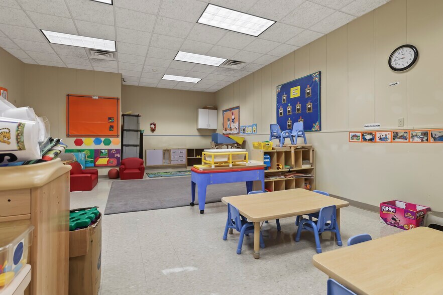 More Photos Of 1631 Main St, Niagara Falls Industrial For Sale