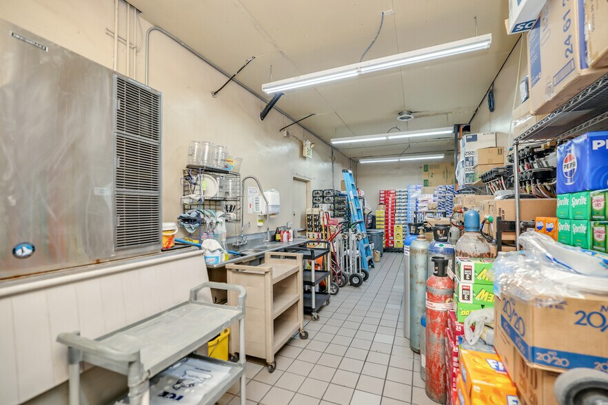 More Photos Of 1045 N 24th St, Phoenix Service Station For Sale