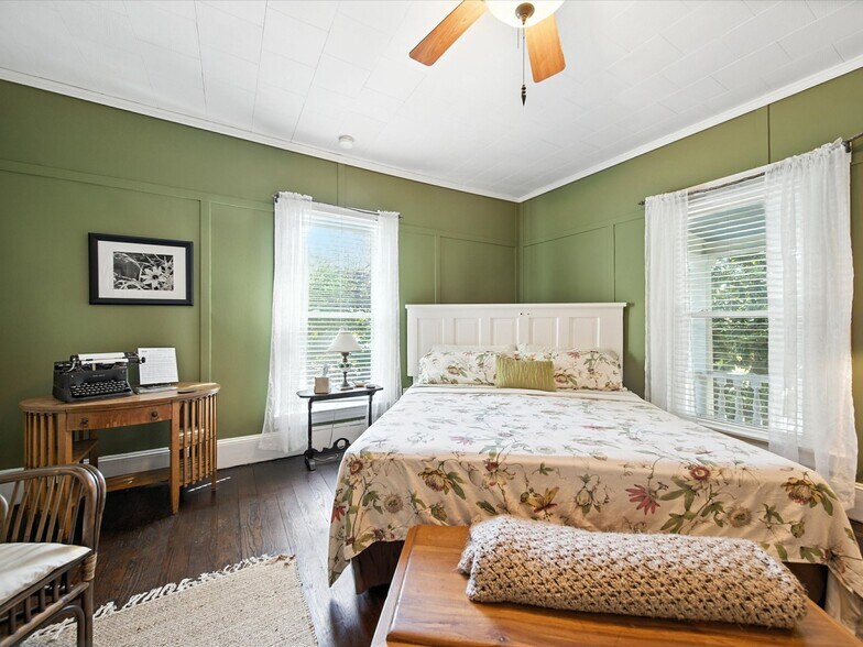 More Photos Of 221 N Main St, Clover Hospitality For Sale