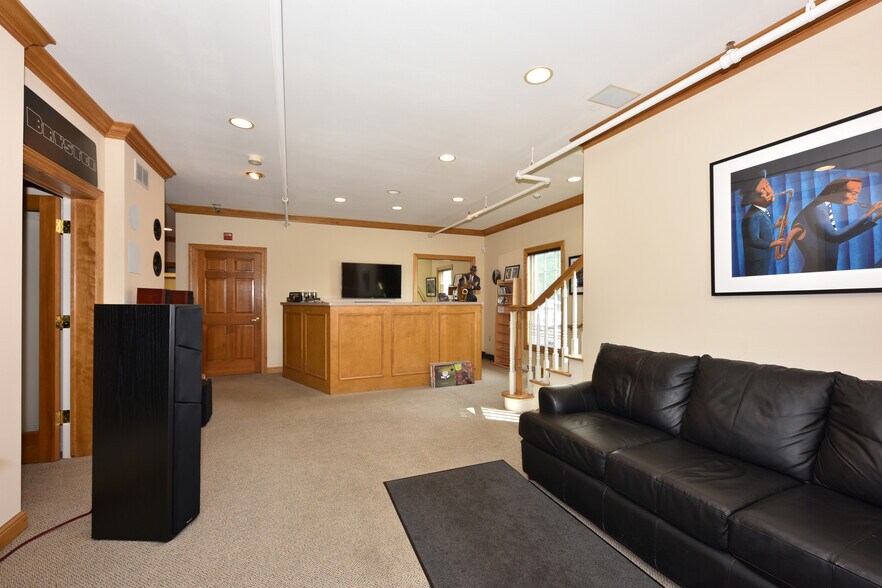 More Photos Of 8766 N Deerwood Dr, Milwaukee Freestanding For Sale