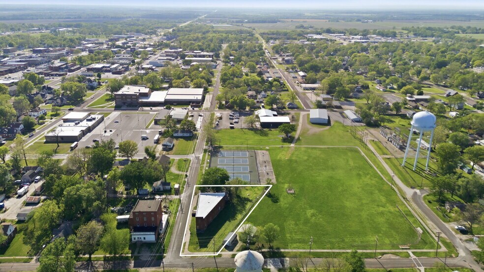 More Photos Of 512 Monroe st, Iola Loft Creative Space For Sale
