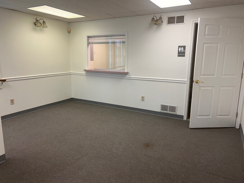 More Photos Of 19 W Bel Air Ave, Aberdeen Storefront For Lease