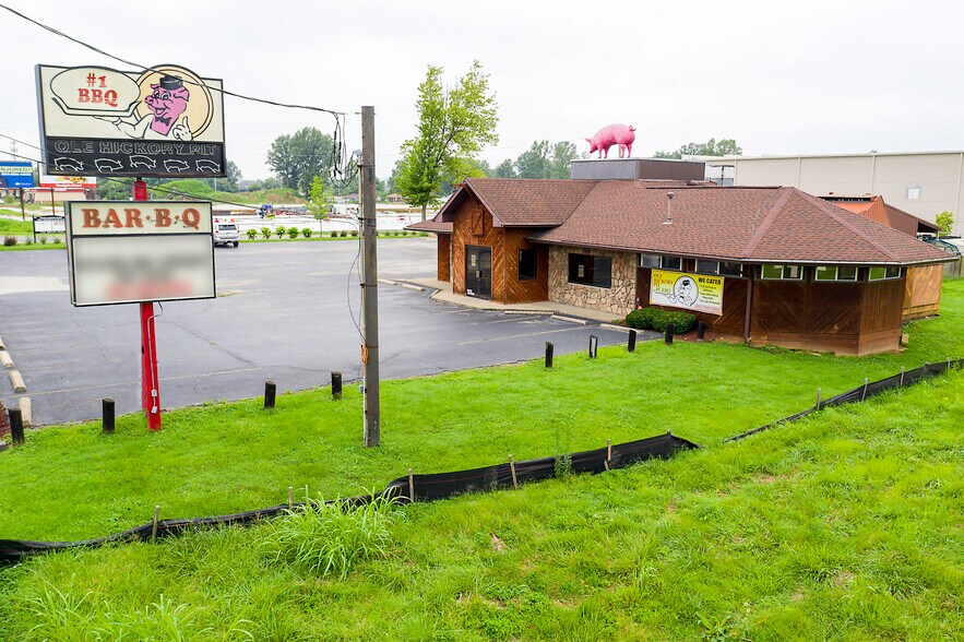 More Photos Of 6006 Shepherdsville Rd, Louisville Restaurant For Sale