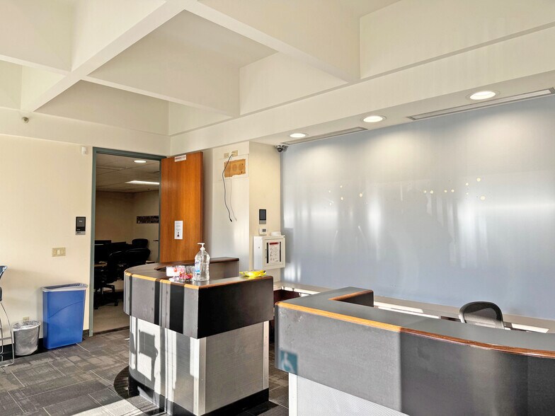 More Photos Of 424 Aviation Blvd, Santa Rosa Industrial For Sale