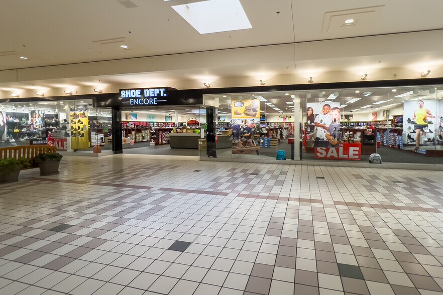 More Photos Of 4101 E Wilder Rd, Bay City Storefront For Lease