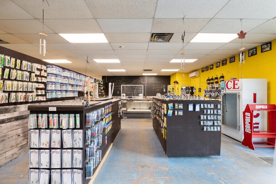 More Photos Of 2024 Dufferin Av, Wallaceburg Apartments For Sale