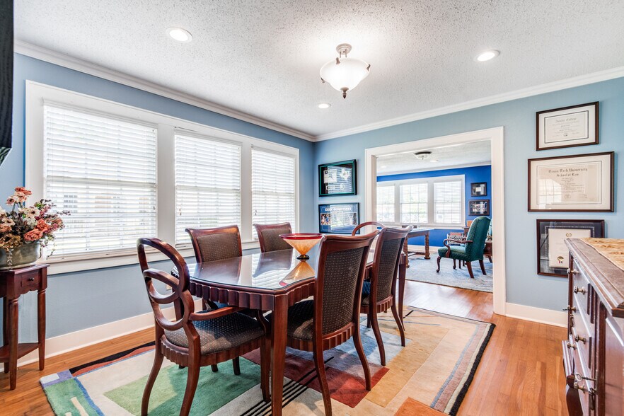 More Photos Of 209 S Main St, Lindale Loft Creative Space For Sale