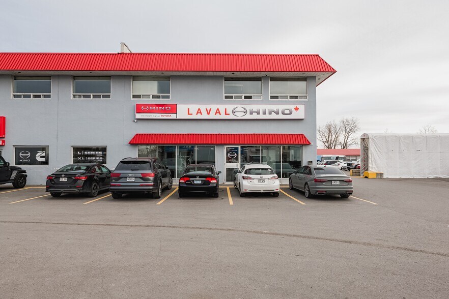 More Photos Of 1385 Boul Des Laurentides, Laval Warehouse For Sale