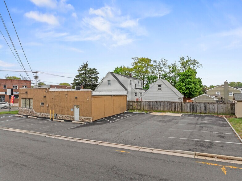 More Photos Of 136 Stelton Rd, Piscataway Freestanding For Sale