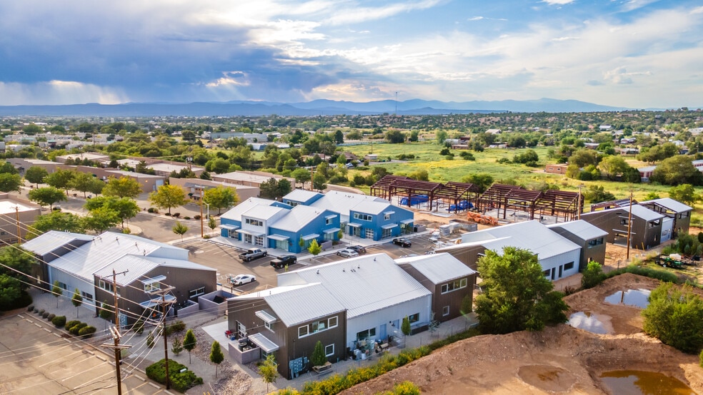 More Photos Of 1189 Parkway Dr, Santa Fe Showroom For Sale