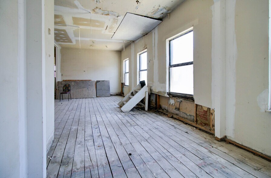 More Photos Of 155 S Miami Ave, Miami Storefront Retail Residential For Sale