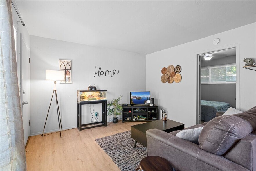 More Photos Of 307 Tussey Ln, Grants Pass Apartments For Sale