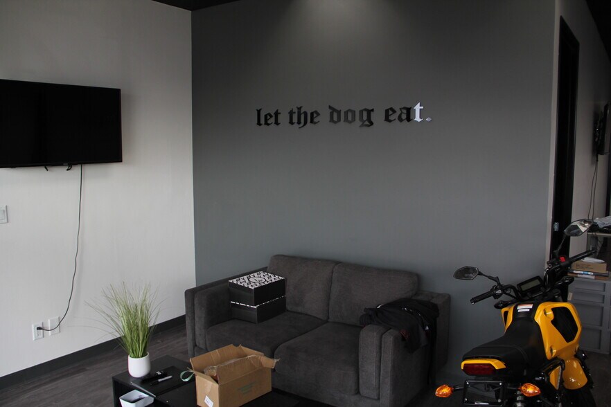 More Photos Of 2452 W Birchwood Cir, Mesa Manufacturing For Lease