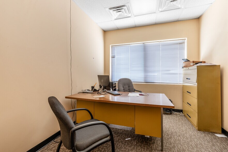 More Photos Of 2415 Maple Ave, Zanesville General Retail For Sale