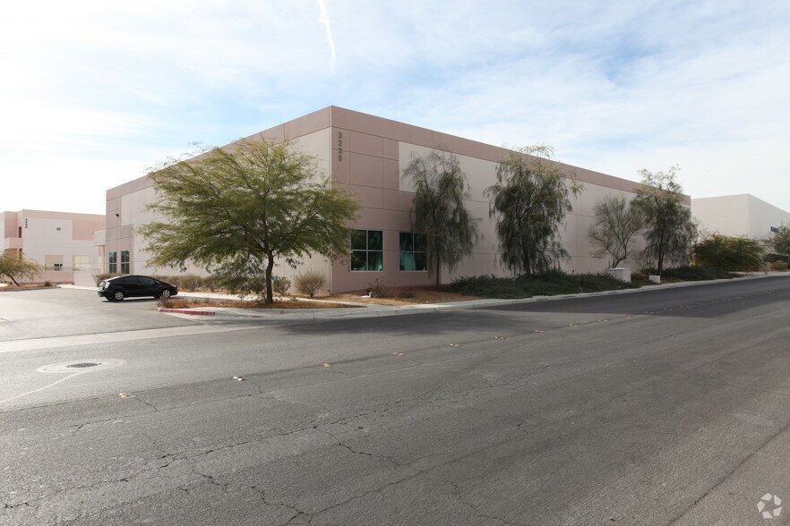 More Photos Of 3225 W Post Rd, Las Vegas Warehouse For Lease