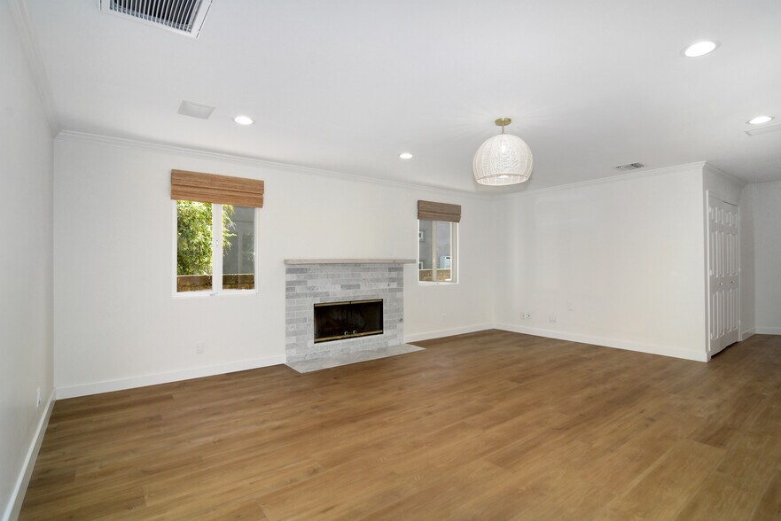 More Photos Of 22839 Dolorosa St, Woodland Hills Multifamily For Lease