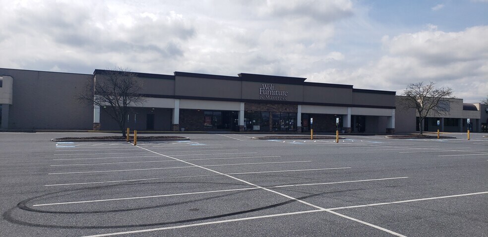 More Photos Of 105 Gateway Sq, Mechanicsburg Unknown For Lease