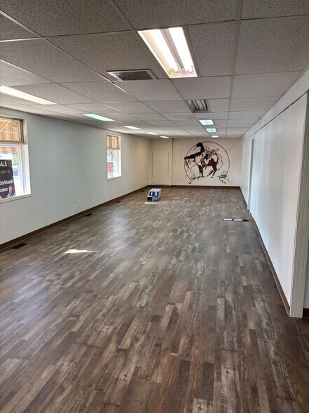 More Photos Of 502 50 St, Edson General Retail For Sale