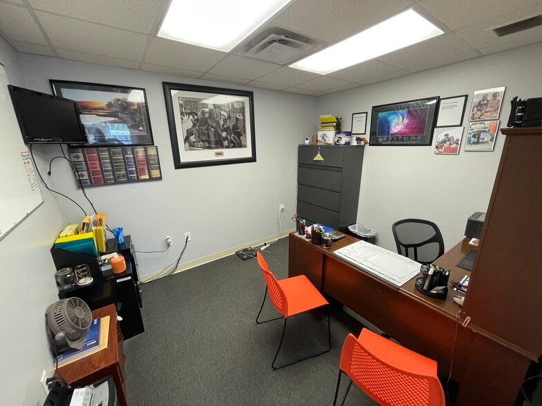 More Photos Of 1425 W Pembroke Ave, Hampton Auto Dealership For Sale