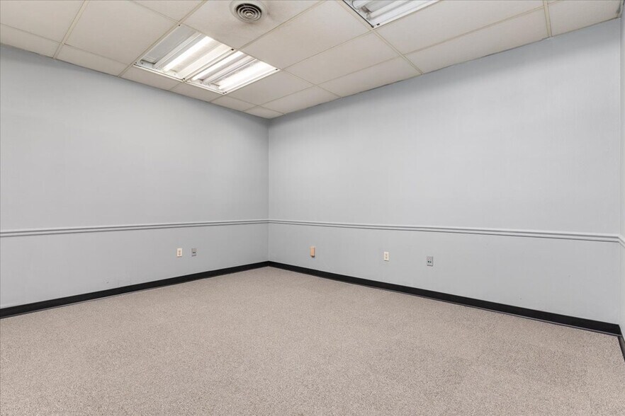 More Photos Of 11 Water St, Front Royal Loft Creative Space For Lease