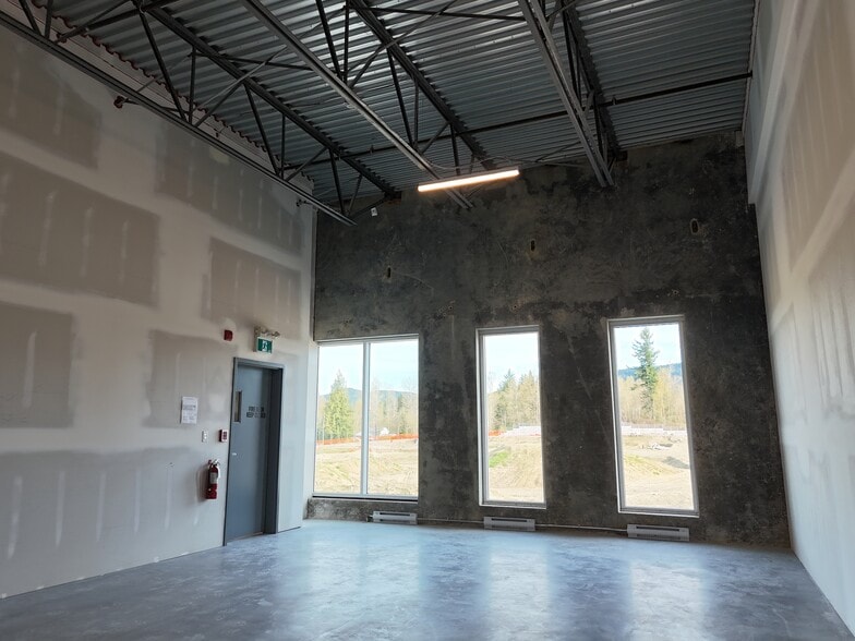 More Photos Of 8650-8716 Dewdney Trunk Rd, Mission Warehouse For Lease