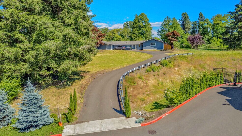 Primary Photo Of 16710 SE Sunnyside Rd, Happy Valley Flex For Sale