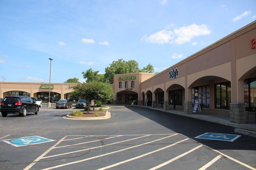 More Photos Of 510 N Cunningham Ave, Urbana General Retail For Lease