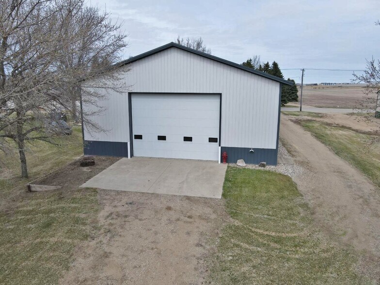 More Photos Of 314 1st St NE, Rugby Light Distribution For Sale