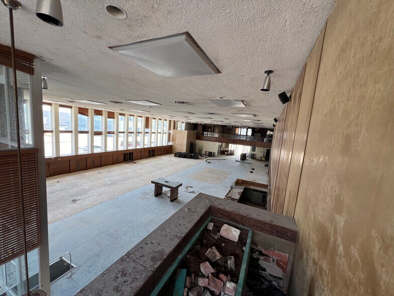 More Photos Of 100 N Main St, Corsicana Office Residential For Sale