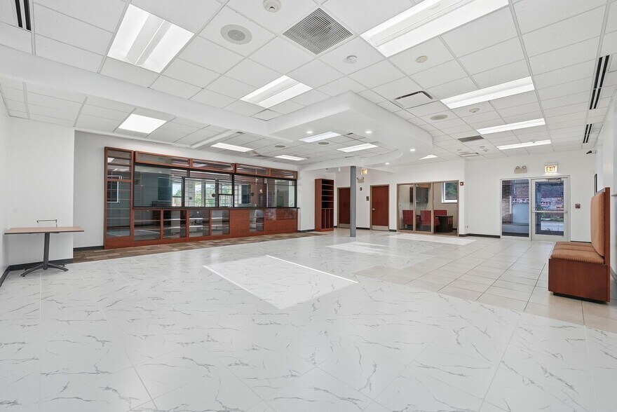 More Photos Of 14121 Doctor Martin Luther King Jr Dr, Dolton Fast Food For Sale