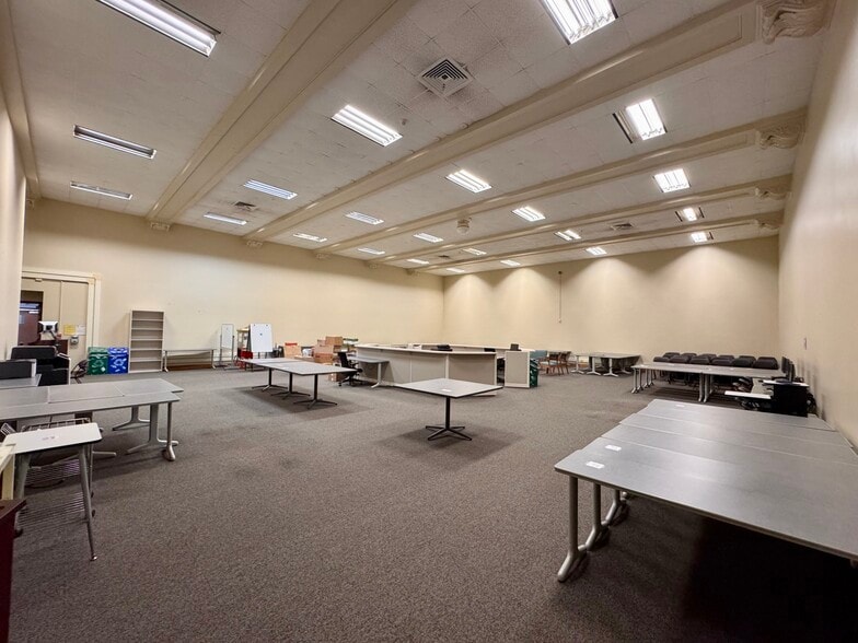 More Photos Of 208 S Johnson St, Macomb Schools For Sale