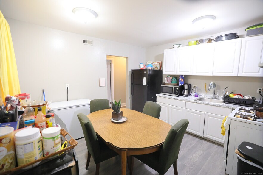 More Photos Of 300 Garden St, Hartford Apartments For Sale