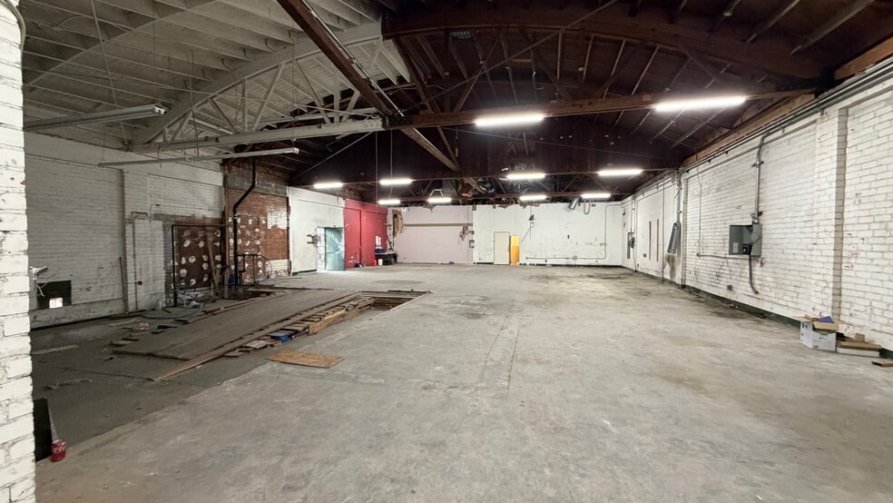 More Photos Of 5100-5102 Lankershim Blvd, North Hollywood Freestanding For Lease