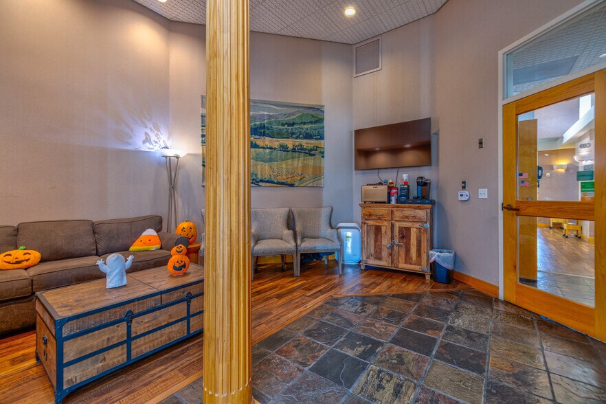 More Photos Of 16336 Whittier Blvd, Whittier Medical For Sale