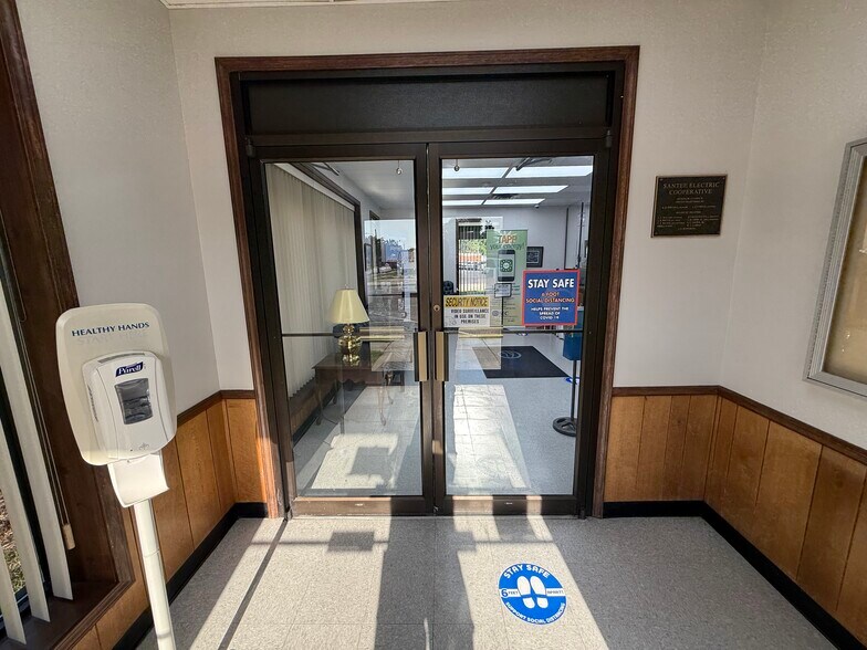 More Photos Of 202 Broad st, Hemingway Office For Sale
