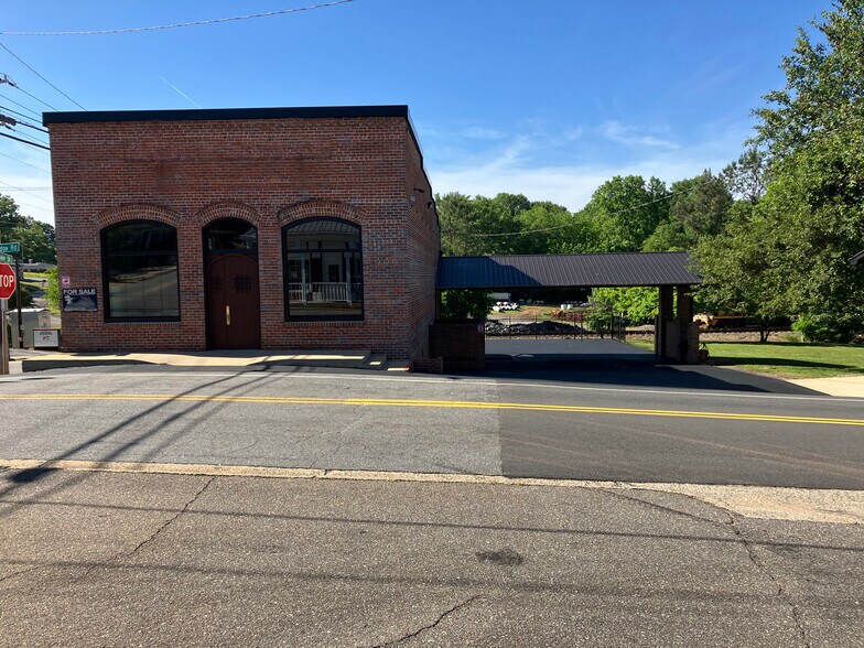 More Photos Of 157 N Main St, Bostic Office For Sale