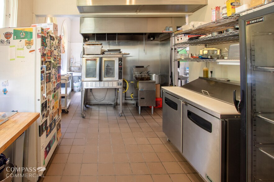 More Photos Of 641 SW Cascade Ave, Redmond Restaurant For Sale