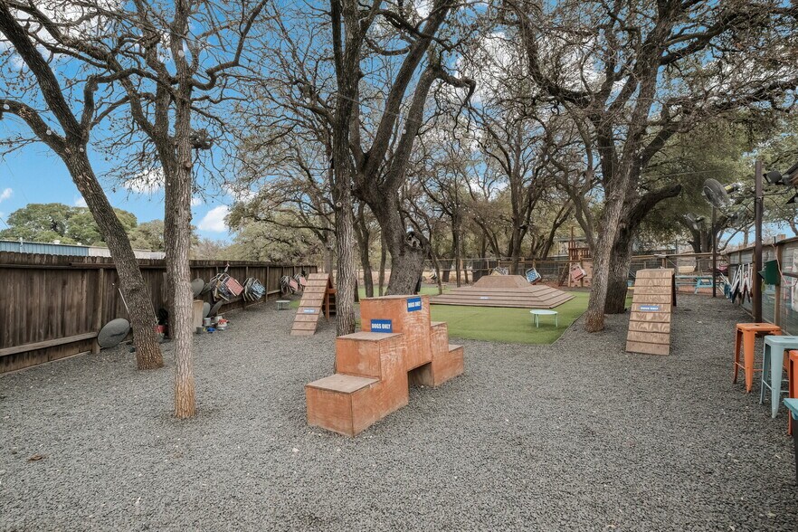 More Photos Of 13838 Jones Maltsberger Rd, San Antonio Restaurant For Sale