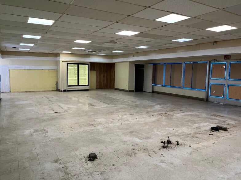 More Photos Of 4833 Coronado Pky, Cape Coral Convenience Store For Sale