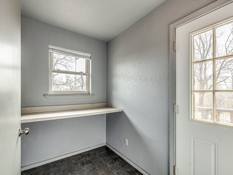 More Photos Of 980916 S Highway 18, Chandler Industrial For Sale