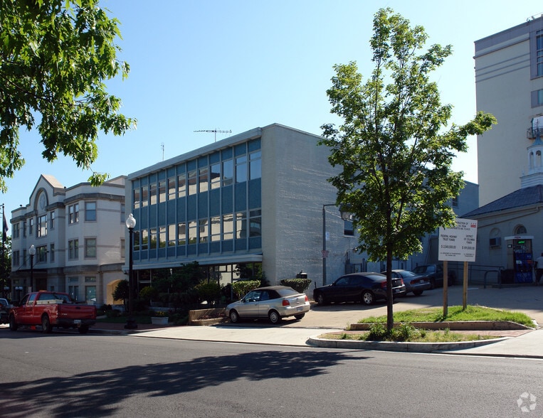 More Photos Of 415 2nd St NE, Washington Medical For Lease