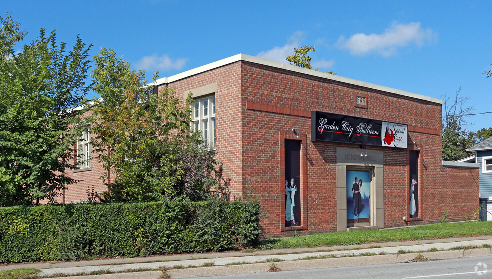 Primary Photo Of 105 Maple St, St Catharines Lodge Meeting Hall For Sale