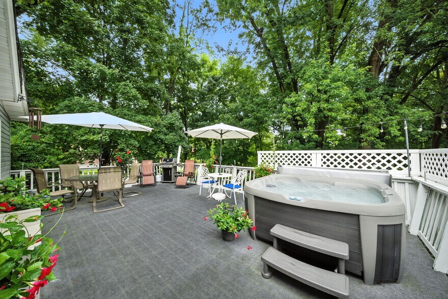 More Photos Of 260 Espanong Rd, Lake Hopatcong Restaurant For Sale