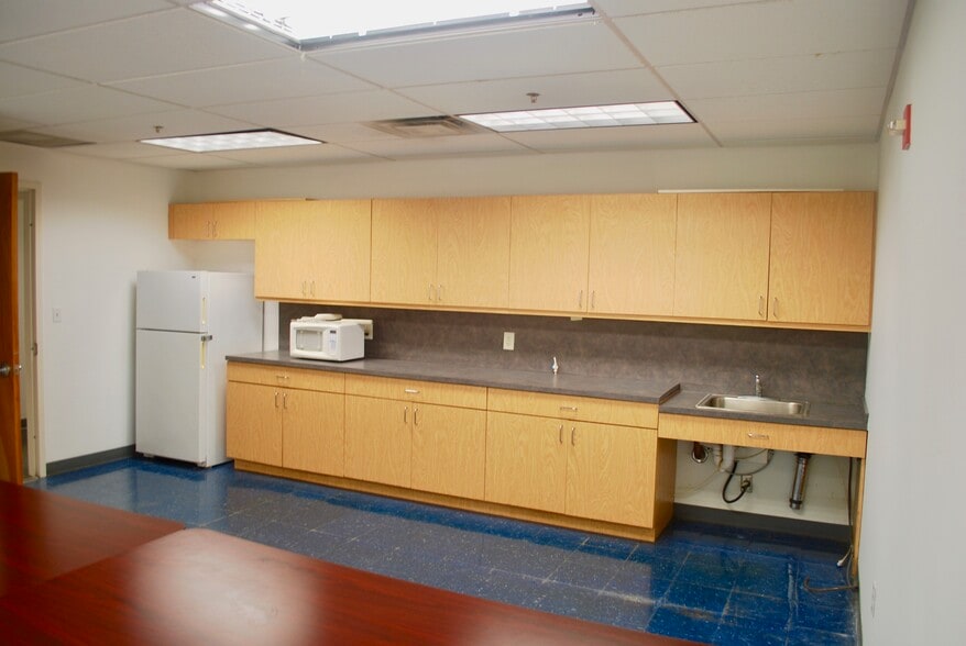 More Photos Of 895 SW 30th Ave, Pompano Beach Unknown For Lease