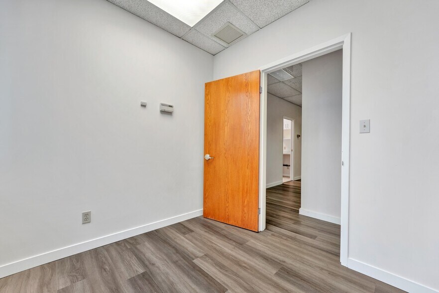 More Photos Of 11861 88 Av, Delta Office For Lease